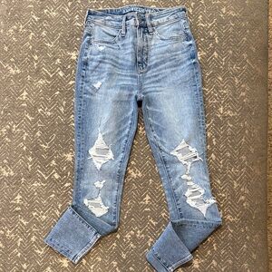 American Eagle Women's Light Blue Distressed Cropped Jeans